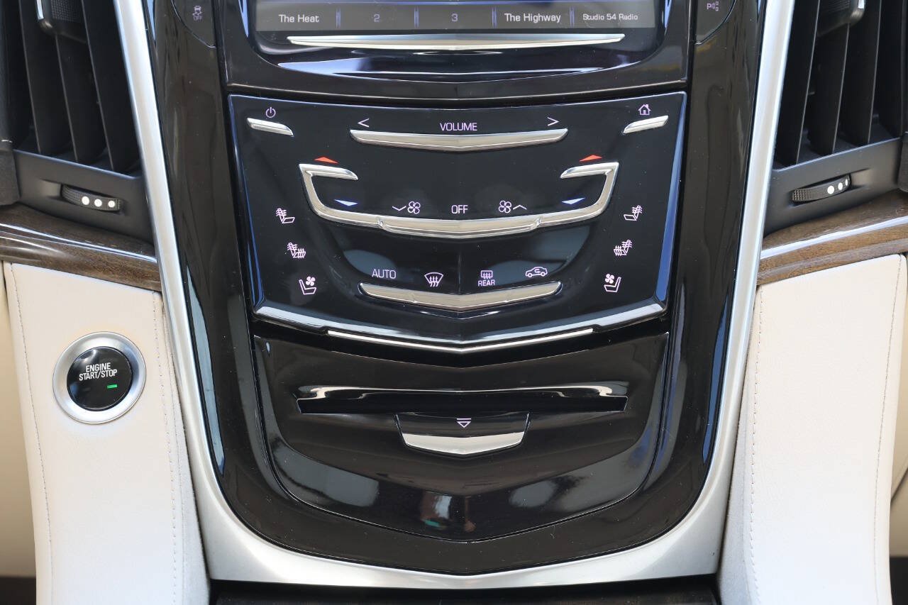 Used 2020 Cadillac Escalade Luxury AWD/4WD image 22