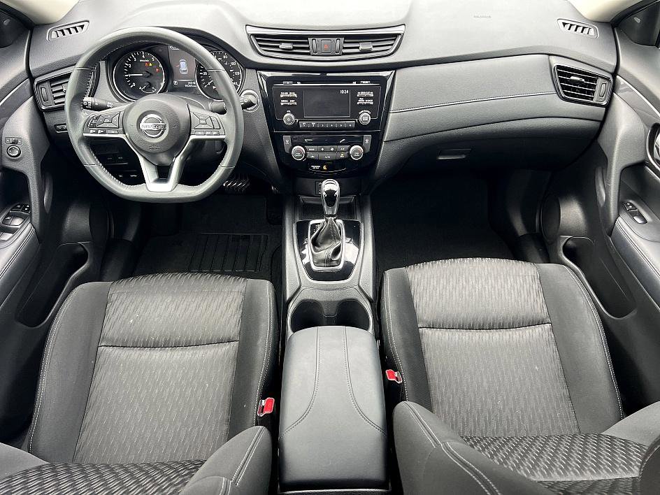 Used 2017 Nissan Rogue SV image 18