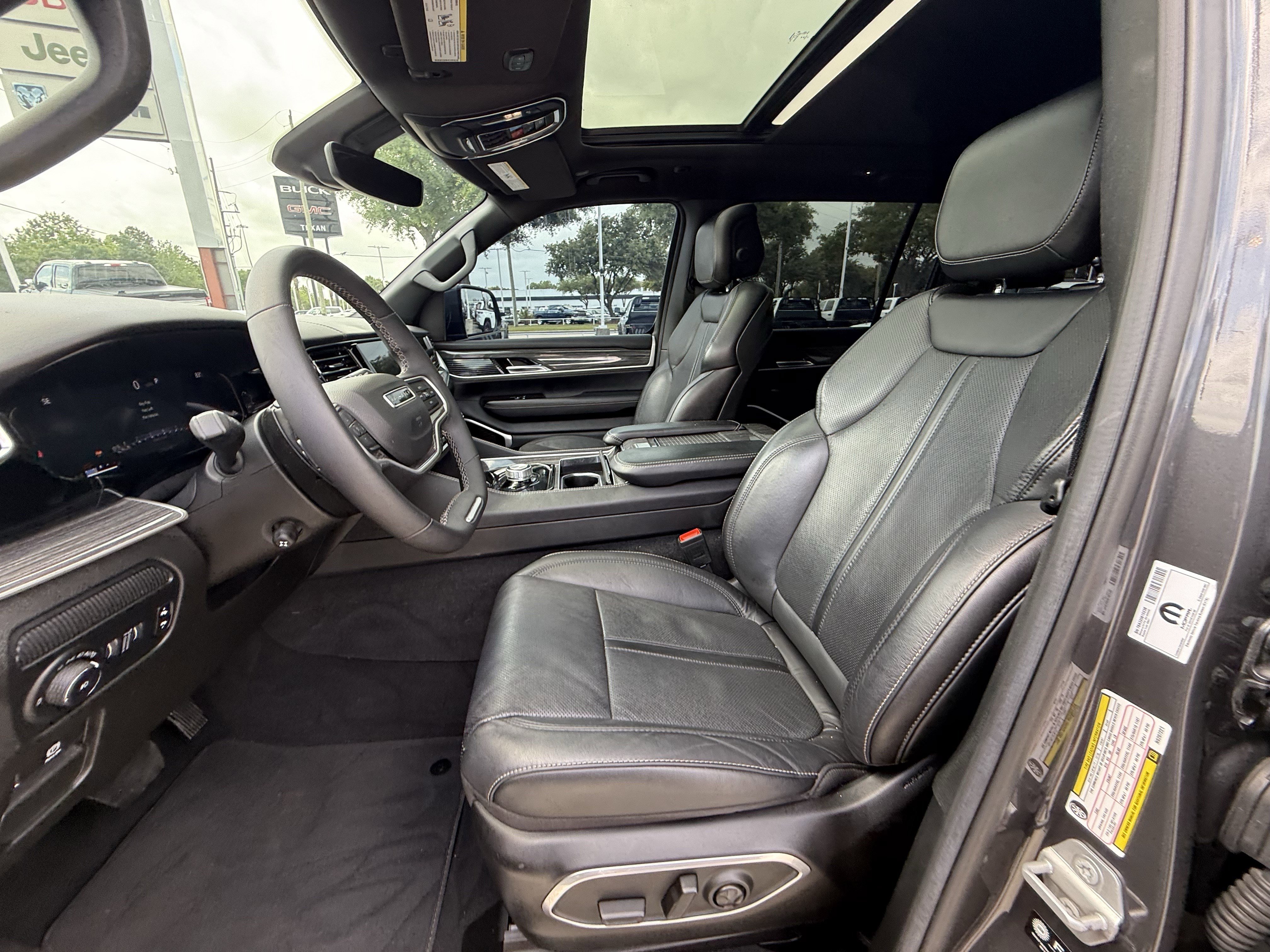 Used 2022 Jeep Wagoneer Series III w/ Premium Group I RWD image 27