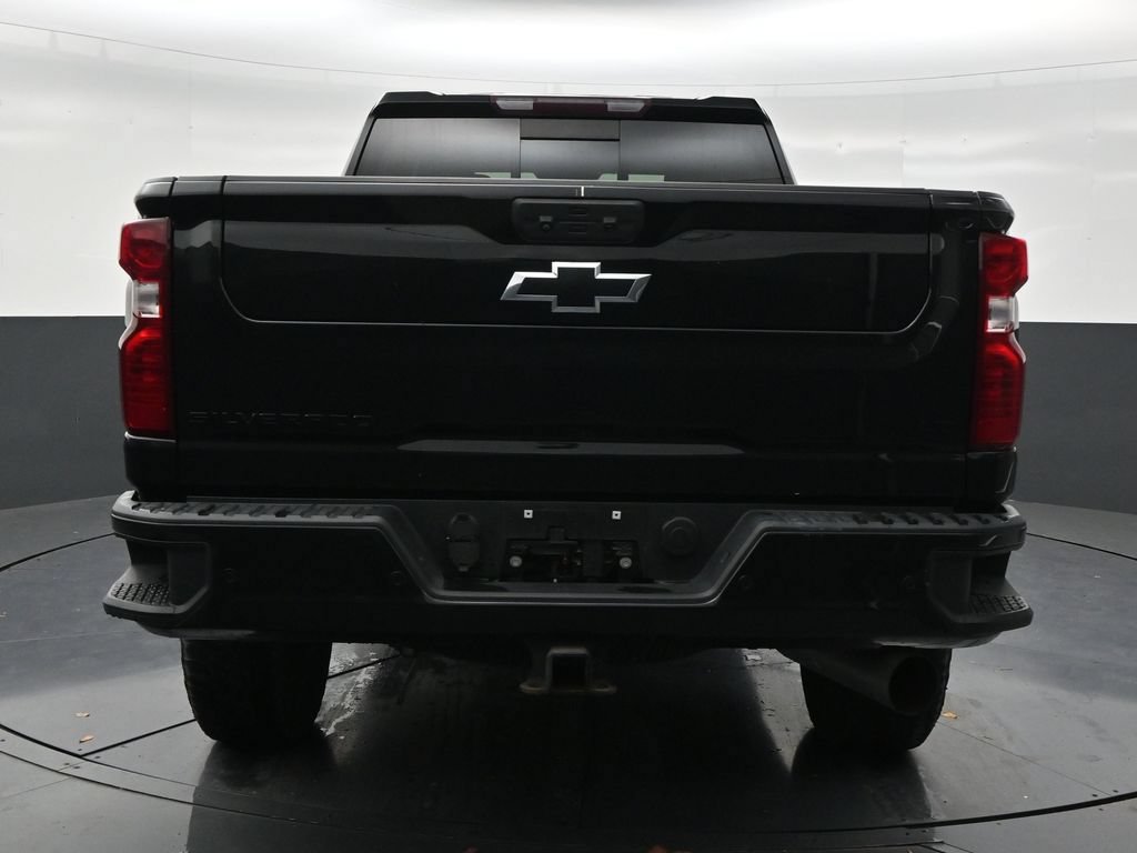 Used 2022 Chevrolet Silverado 2500 LT w/ Midnight Edition AWD/4WD image 4