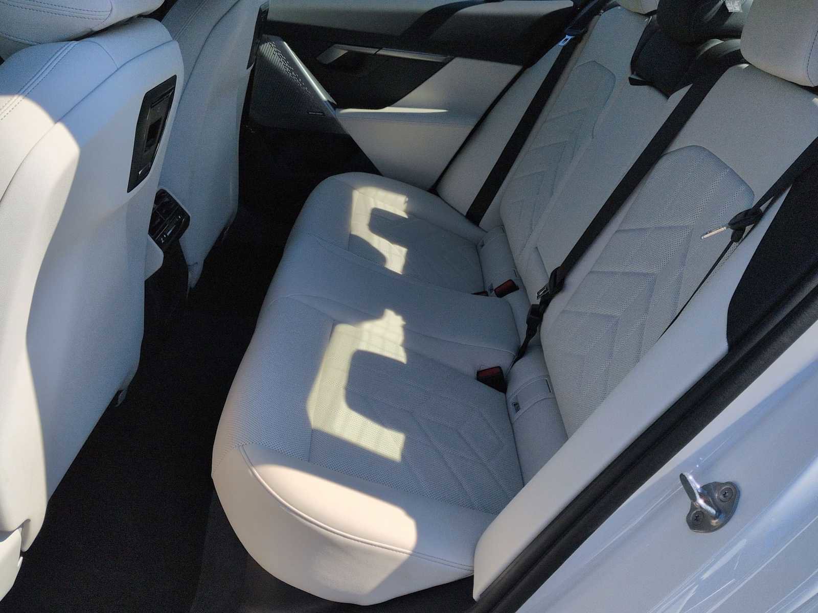 Used 2025 BMW i5 xDrive40 w/ Premium Package image 21