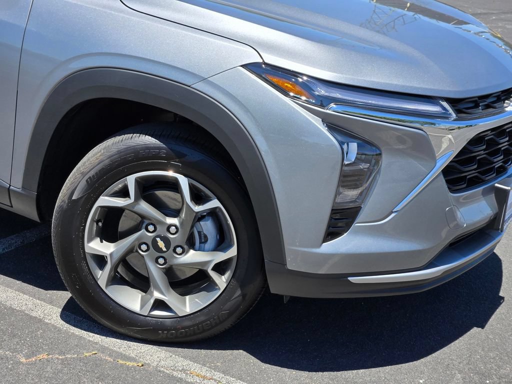 Used 2026 Chevrolet Trax LT w/ LT Convenience Package FWD image 9