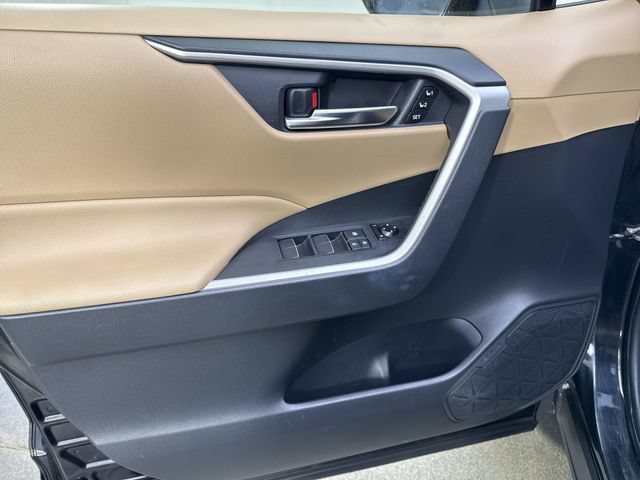Used 2019 Toyota RAV4 XLE Premium w/ Cold Weather Package AWD/4WD image 20