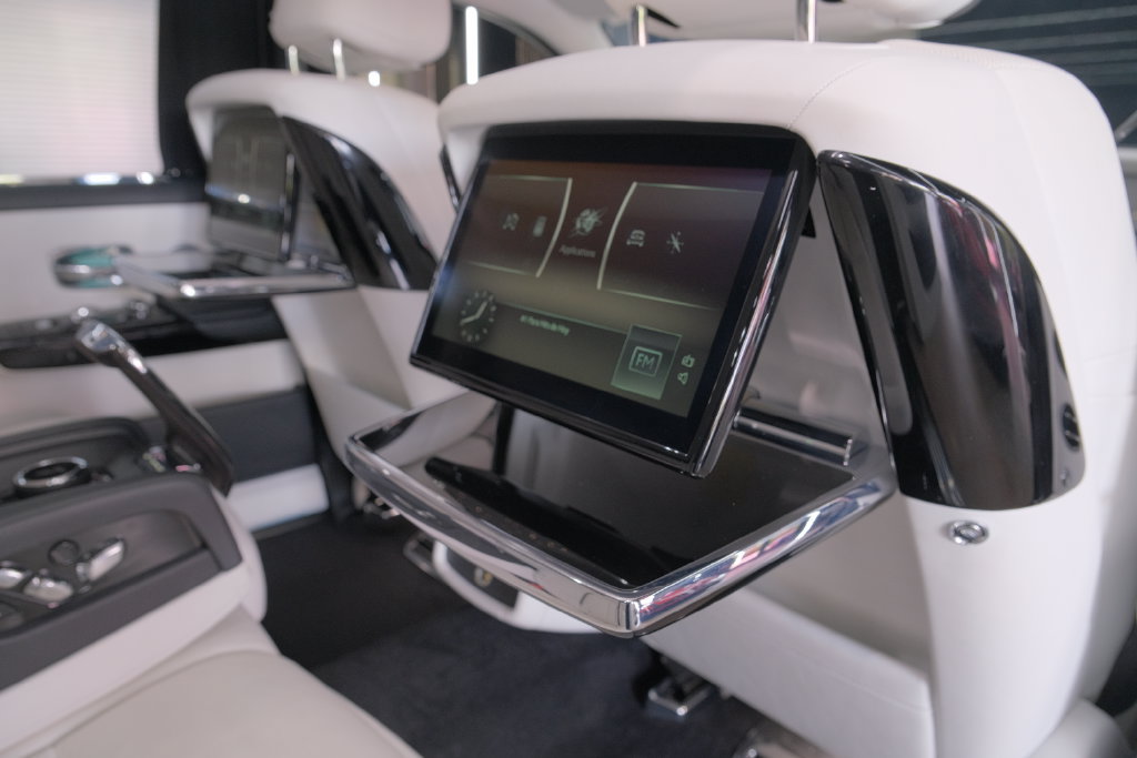 Used 2022 Rolls-Royce Phantom Sedan w/ The Phantom Package RWD image 26
