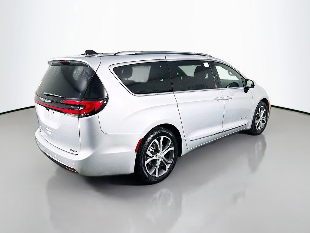 New 2026 Chrysler Pacifica Pinnacle image 7