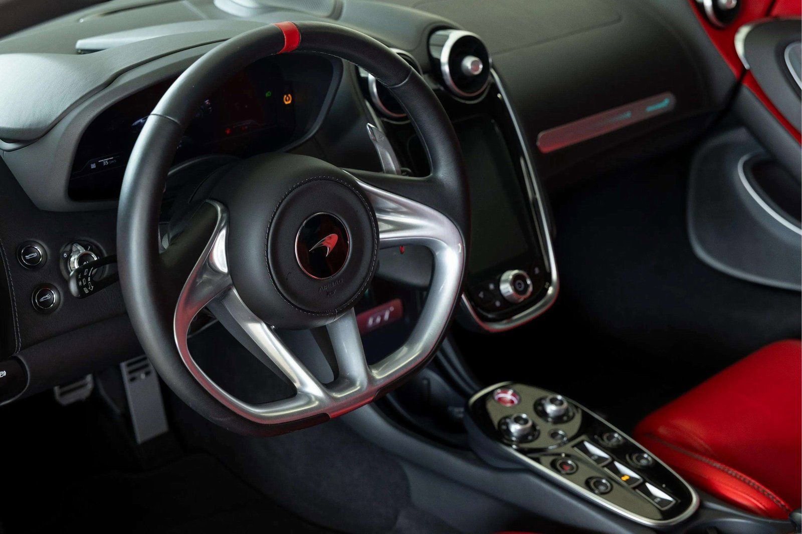 Used 2023 McLaren GT image 10