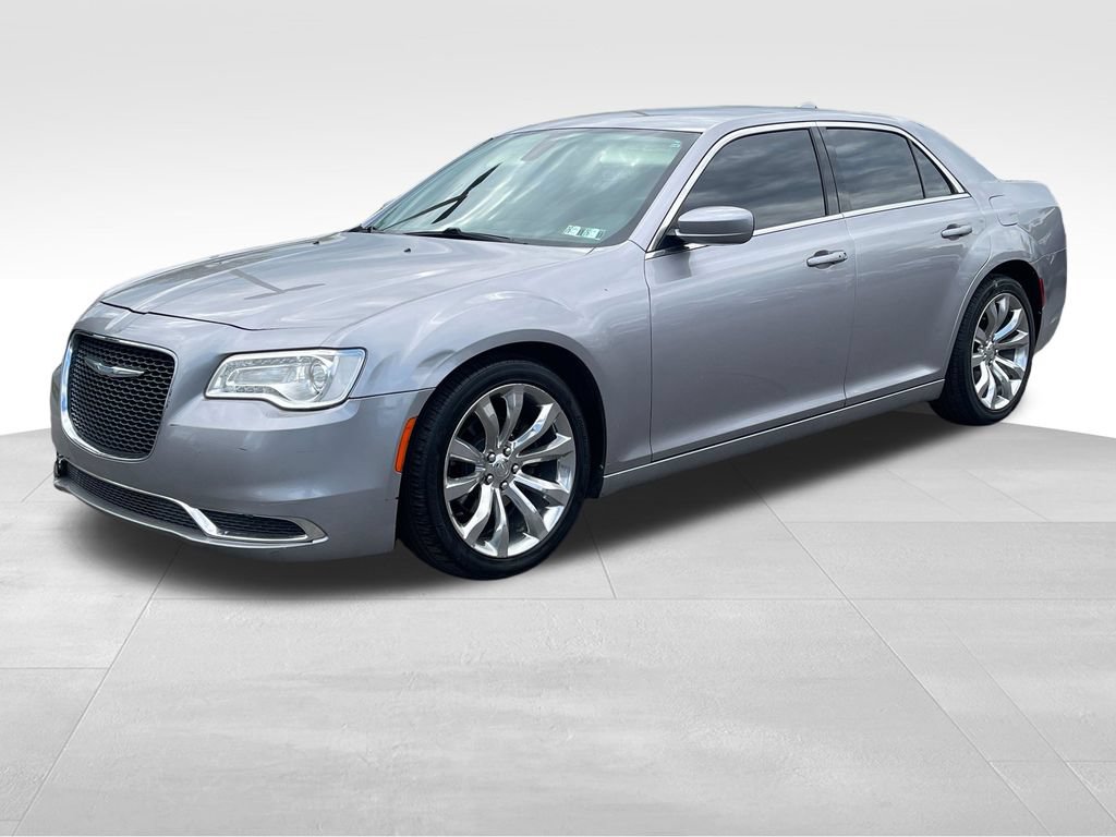 Used 2017 Chrysler 300 Limited RWD image 4