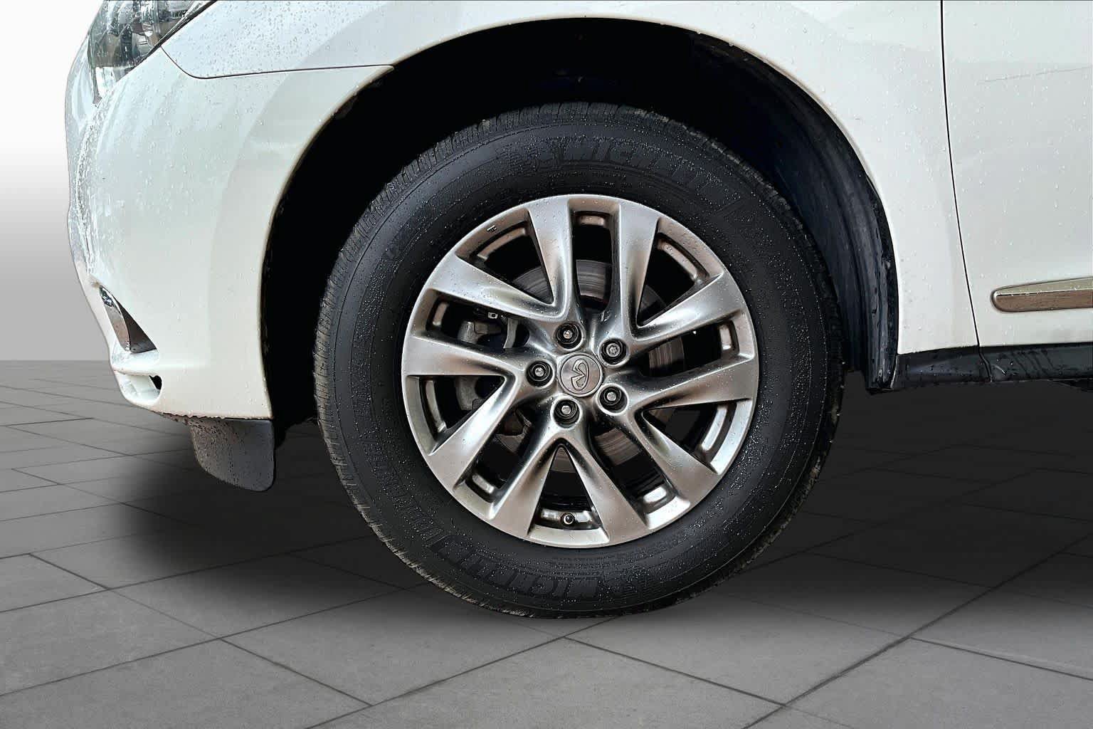 Used 2013 INFINITI JX35 FWD w/ Premium Pkg image 9