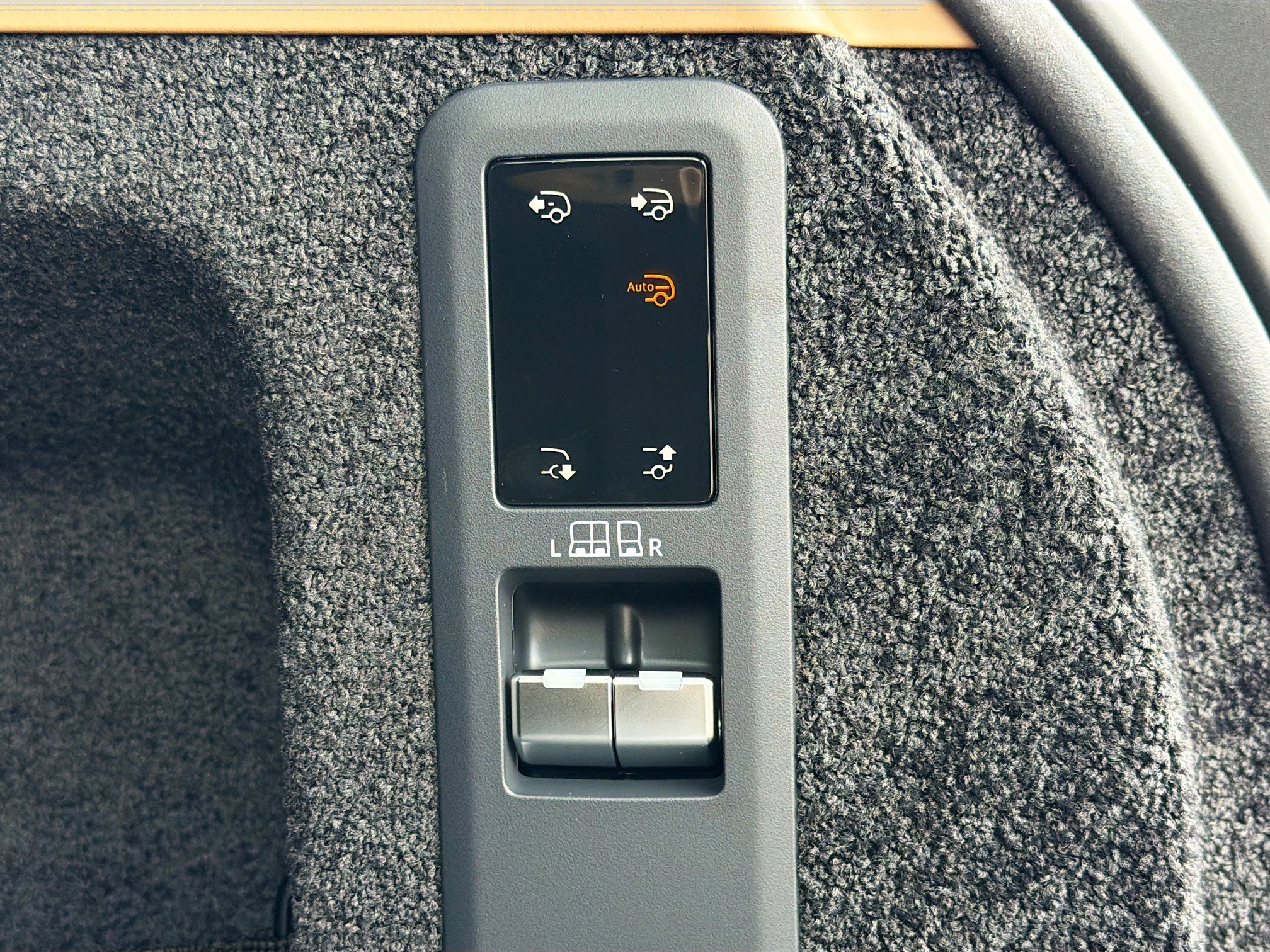 New 2026 Land Rover Range Rover SE image 12