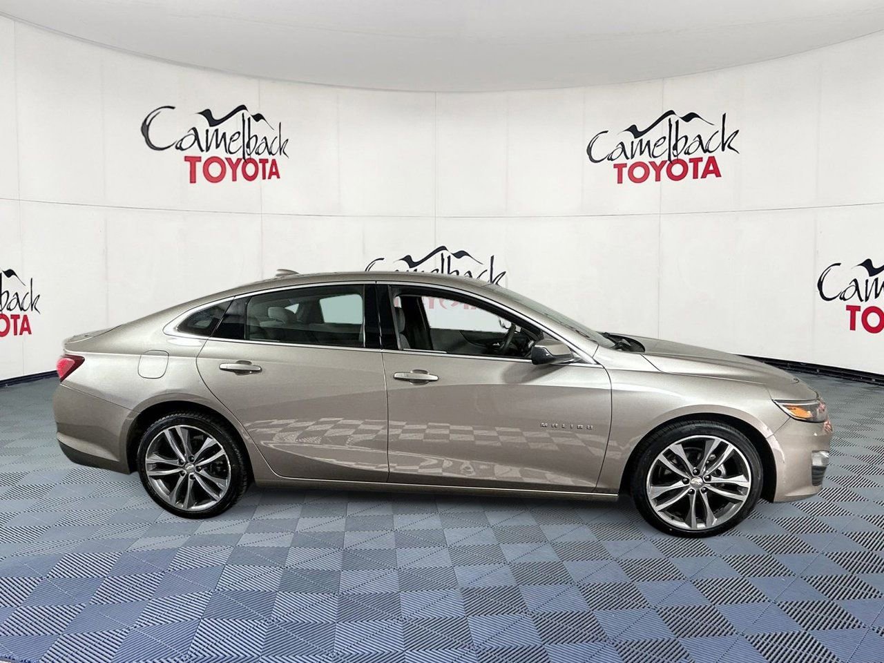 Used 2022 Chevrolet Malibu LT FWD image 9