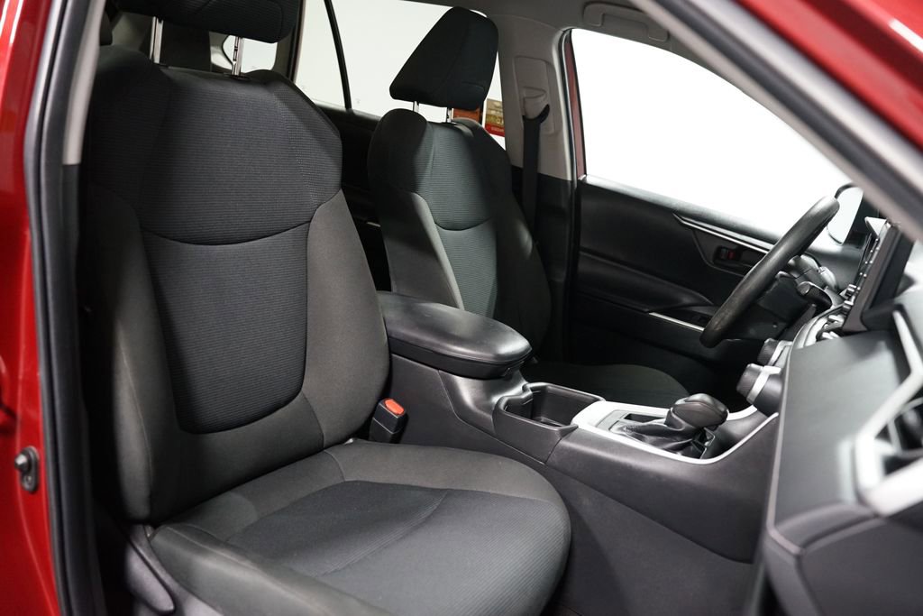 Used 2022 Toyota RAV4 LE image 25