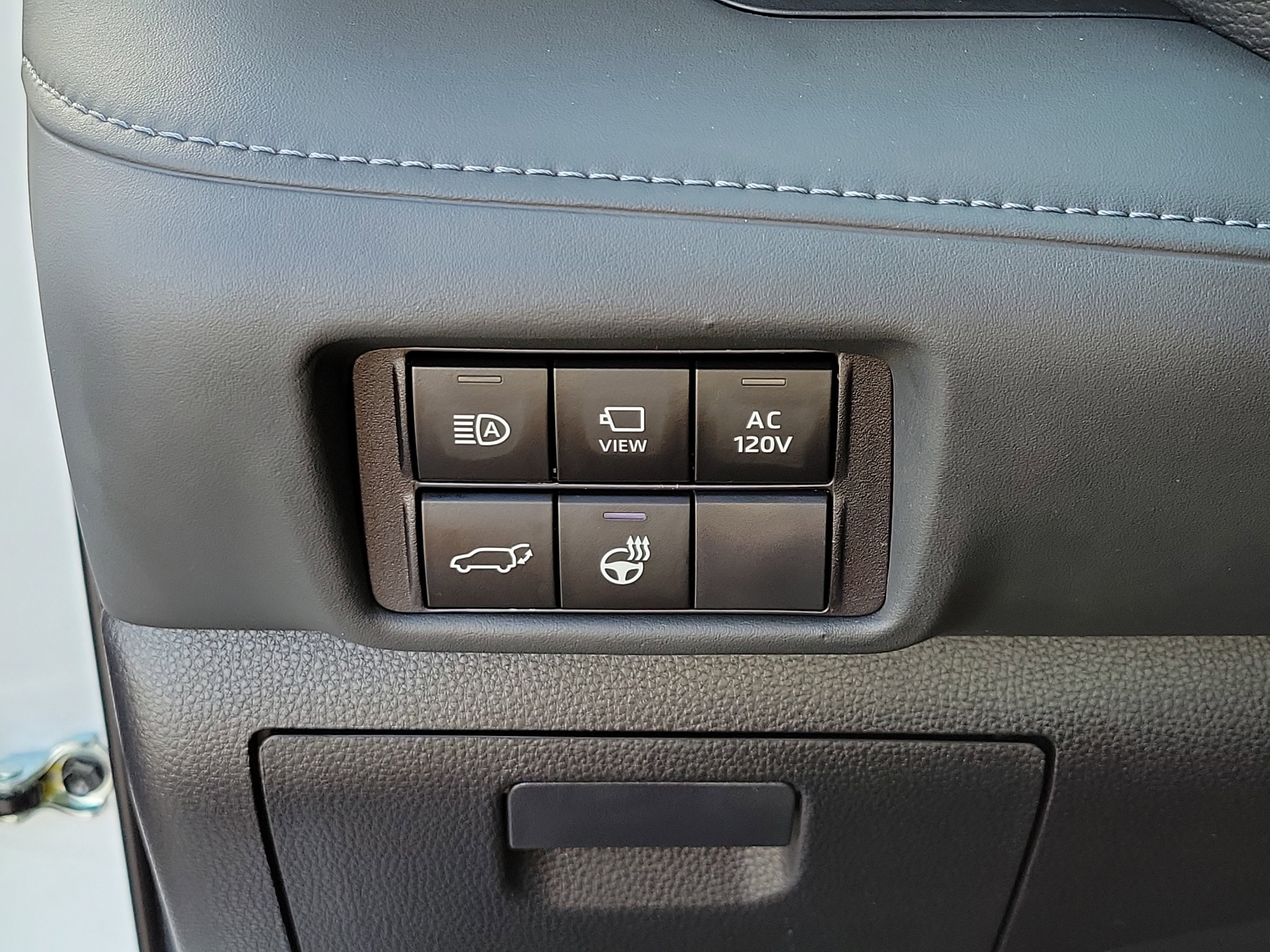 Used 2023 Toyota Highlander Platinum FWD image 27