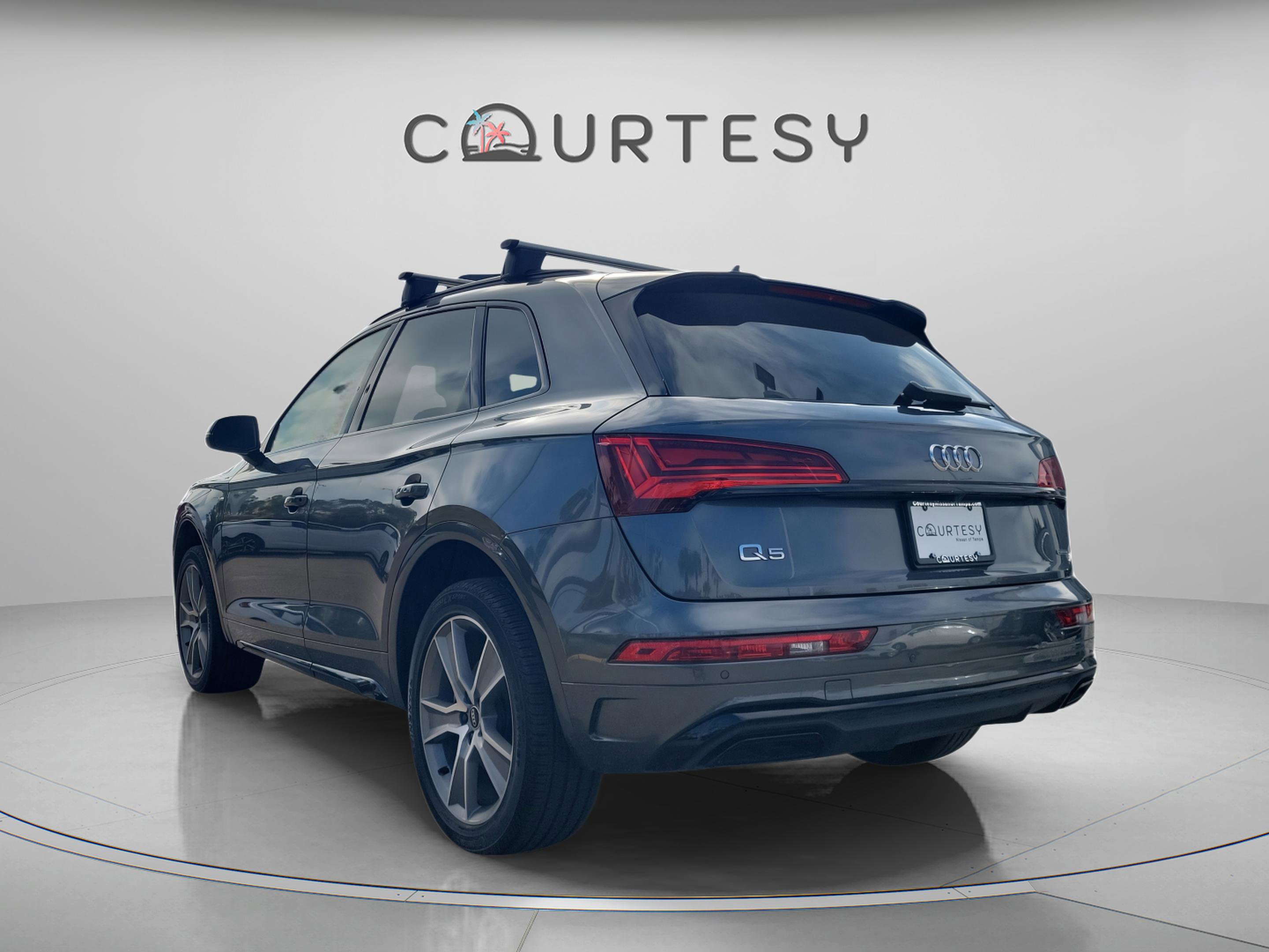 Used 2025 Audi Q5 2.0T Premium image 2