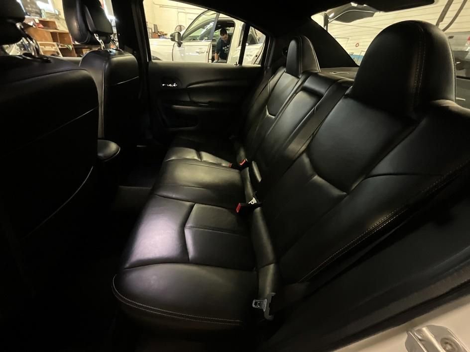 Used 2011 Chrysler 200 Limited FWD image 27