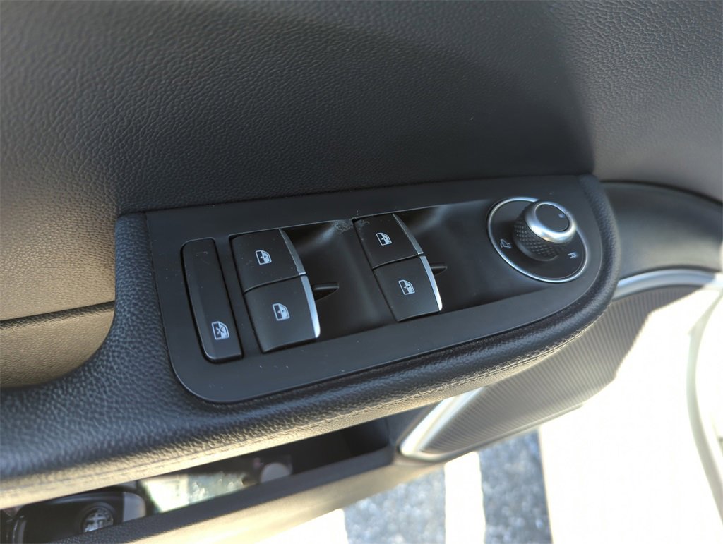 Used 2019 Alfa Romeo Giulia Base image 30