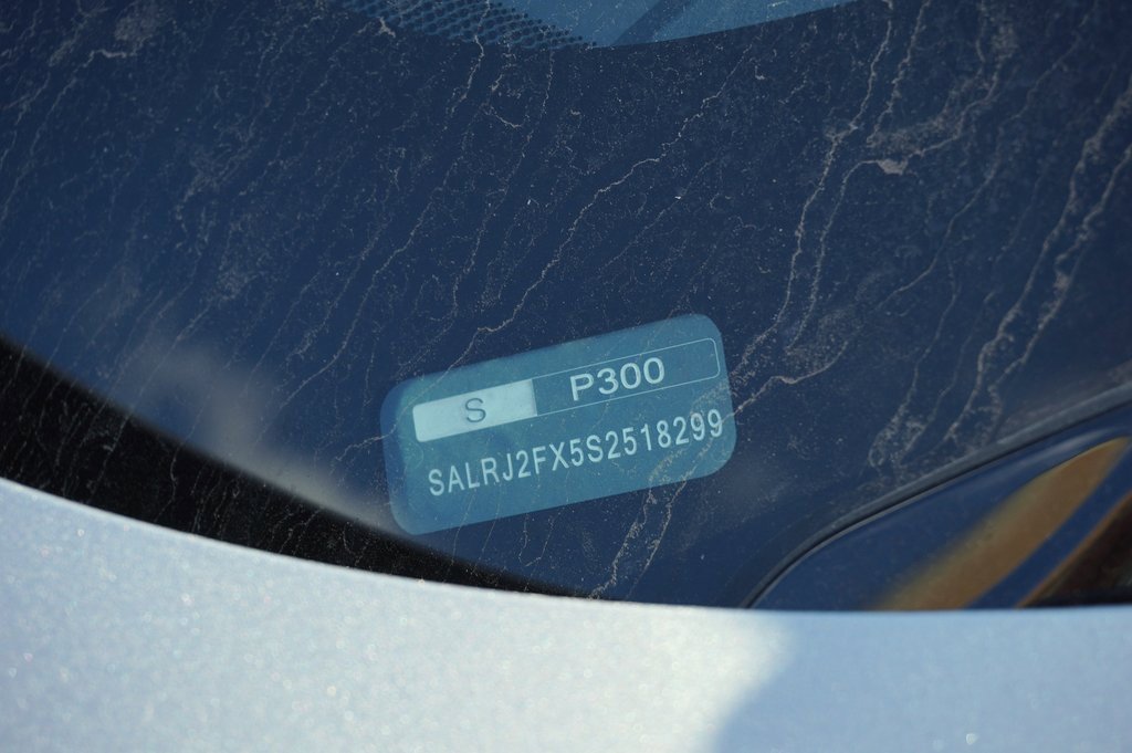 New 2025 Land Rover Discovery S image 32