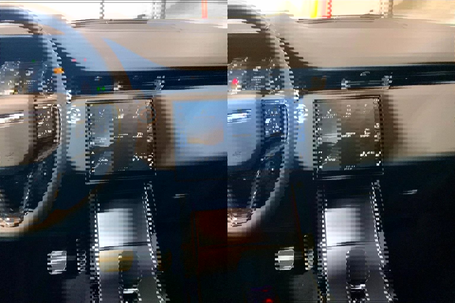 New 2026 Land Rover Range Rover Evoque Dynamic SE image 6