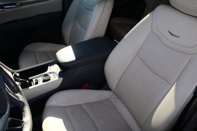 Used 2024 Cadillac XT5 Premium Luxury w/ Technology Package FWD image 4