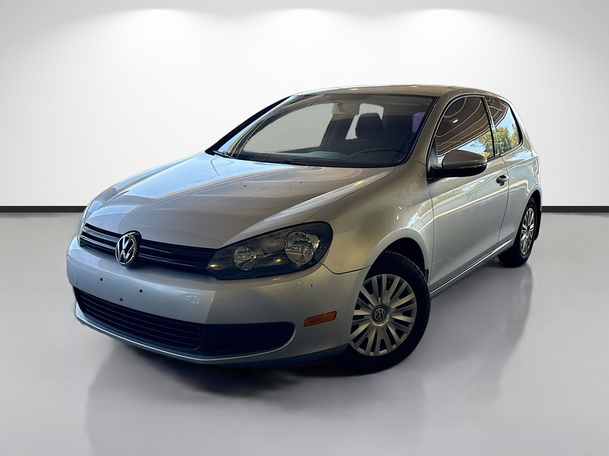 Used 2010 Volkswagen Golf 2-Door image 1