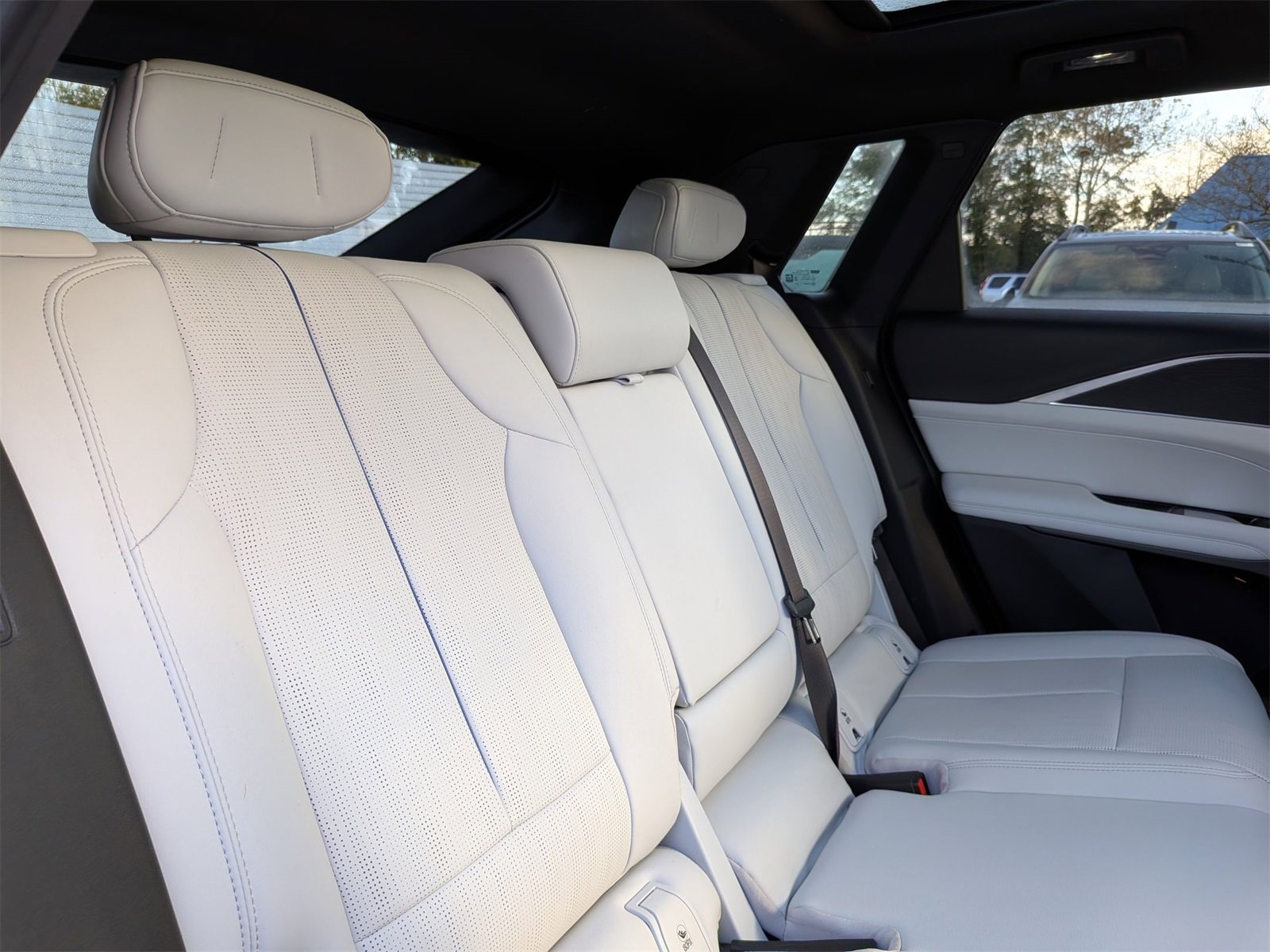 Used 2024 Cadillac Lyriq Luxury w/ LPO, Floor Liner Package image 34