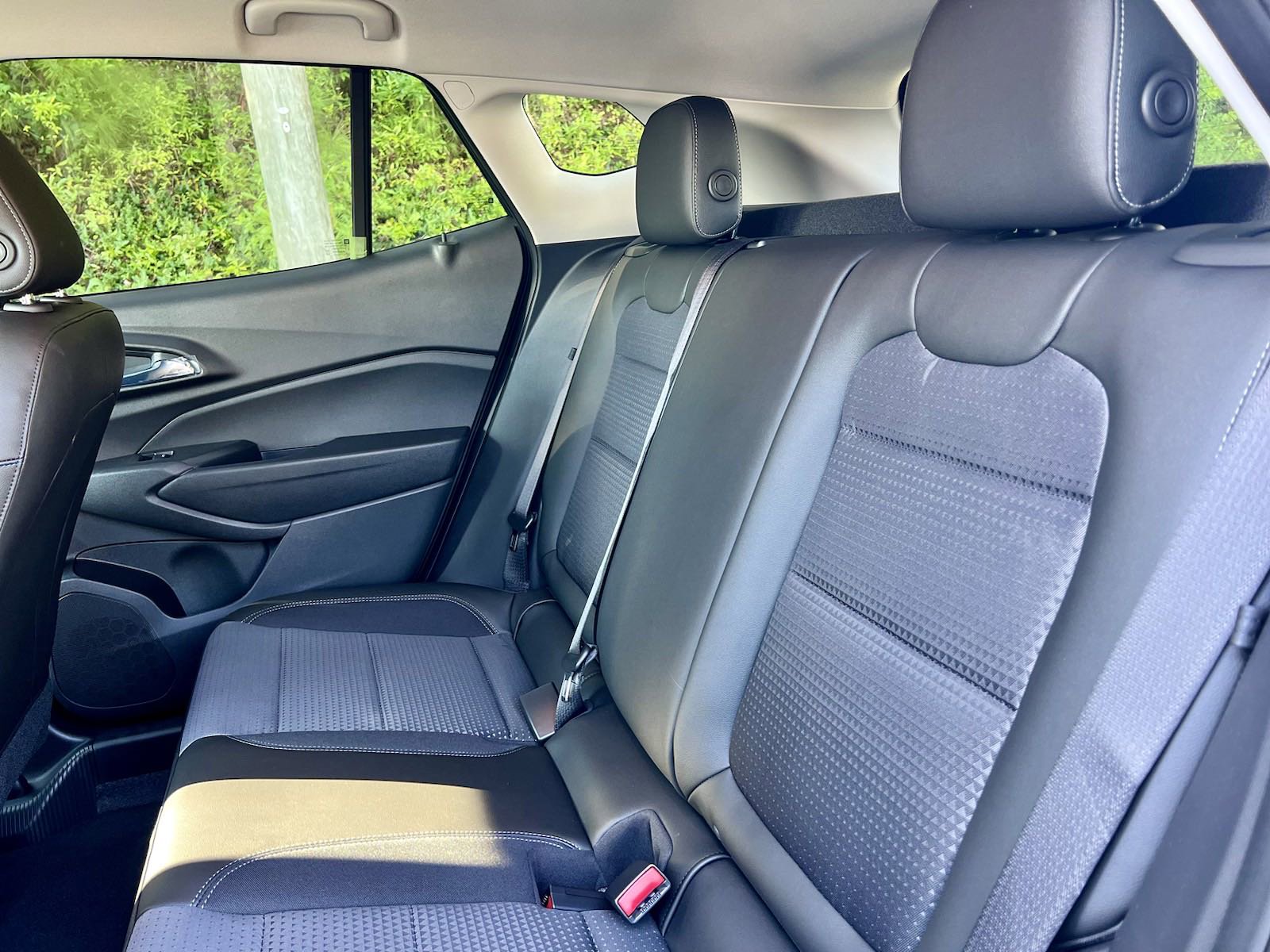 New 2025 Chevrolet Trax LT w/ Driver Confidence Package image 31