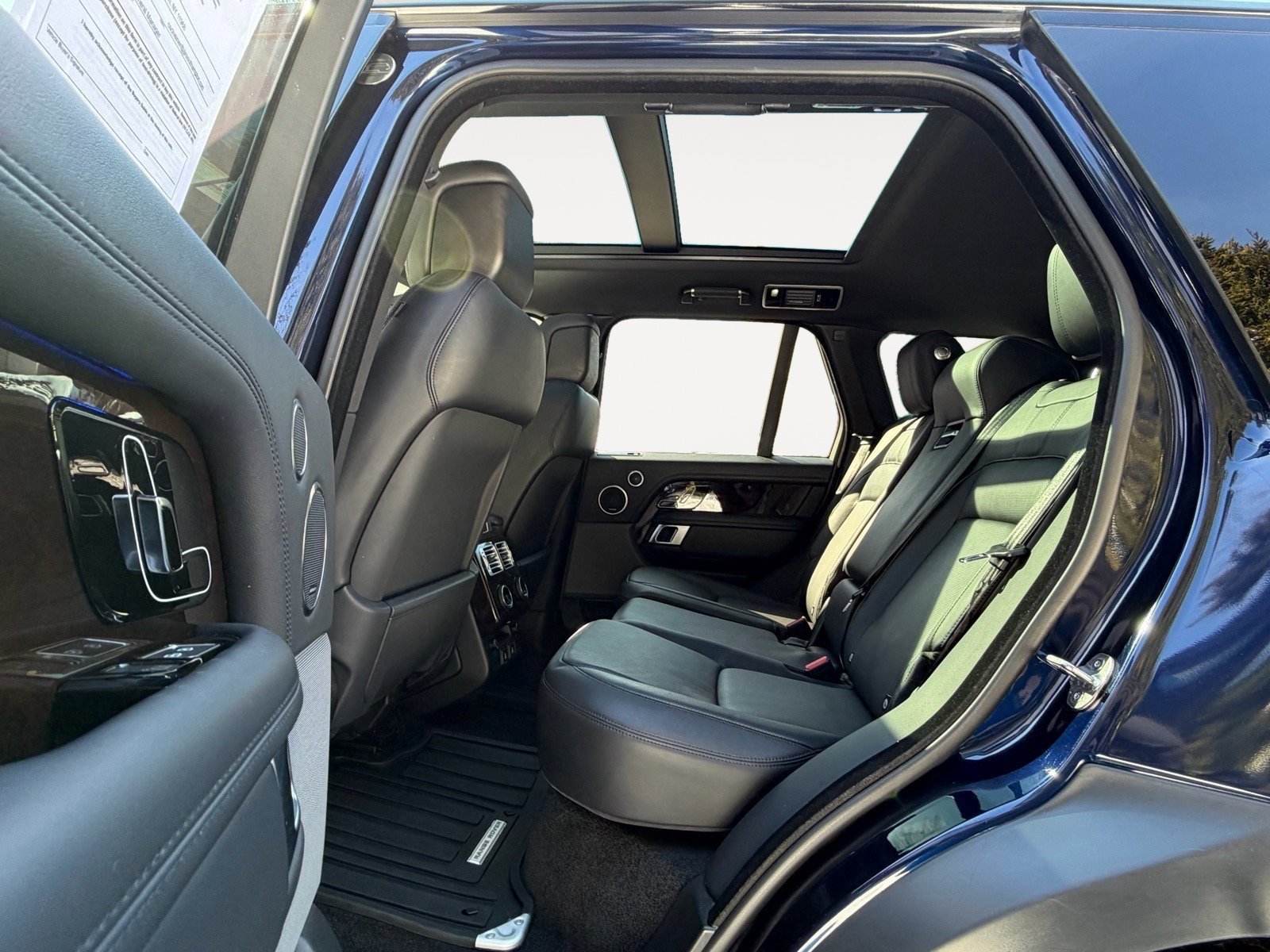 Used 2022 Land Rover Range Rover Westminster Edition image 18