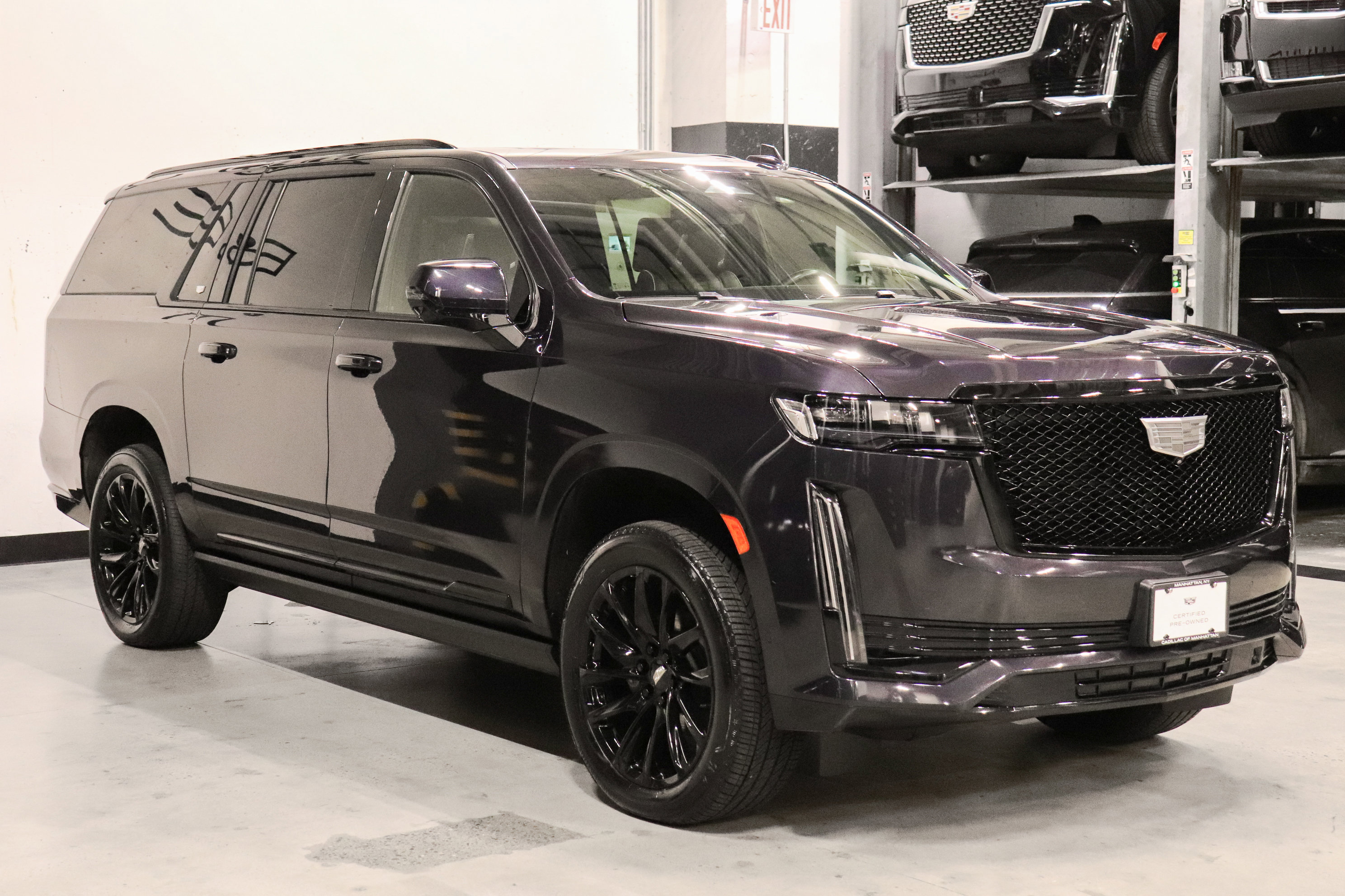 Used 2023 Cadillac Escalade ESV Sport Platinum w/ LPO, ONYX Package AWD/4WD image 7