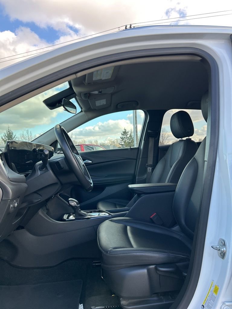 Used 2024 Buick Encore GX Sport Touring FWD image 27