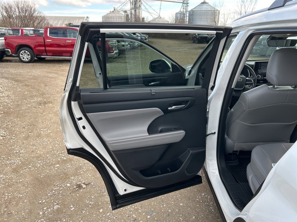 Used 2022 Toyota Highlander XLE image 20