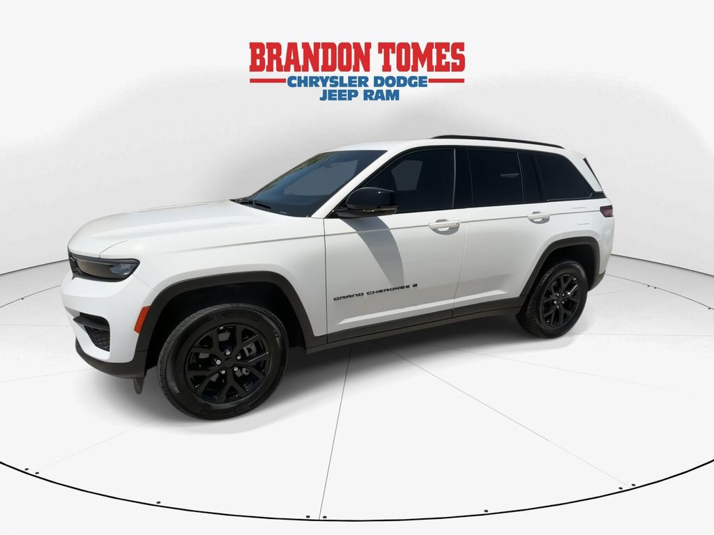 Certified 2025 Jeep Grand Cherokee Altitude RWD image 4