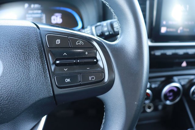 Used 2025 Hyundai Venue SEL image 19