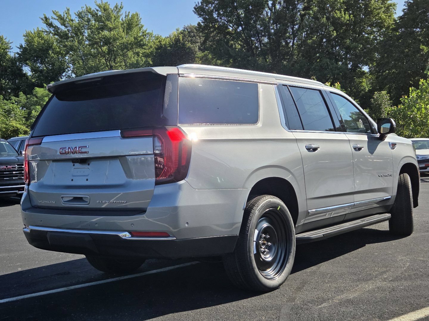 New 2026 GMC Yukon XL Elevation w/ Elevation Premium Package AWD/4WD image 21