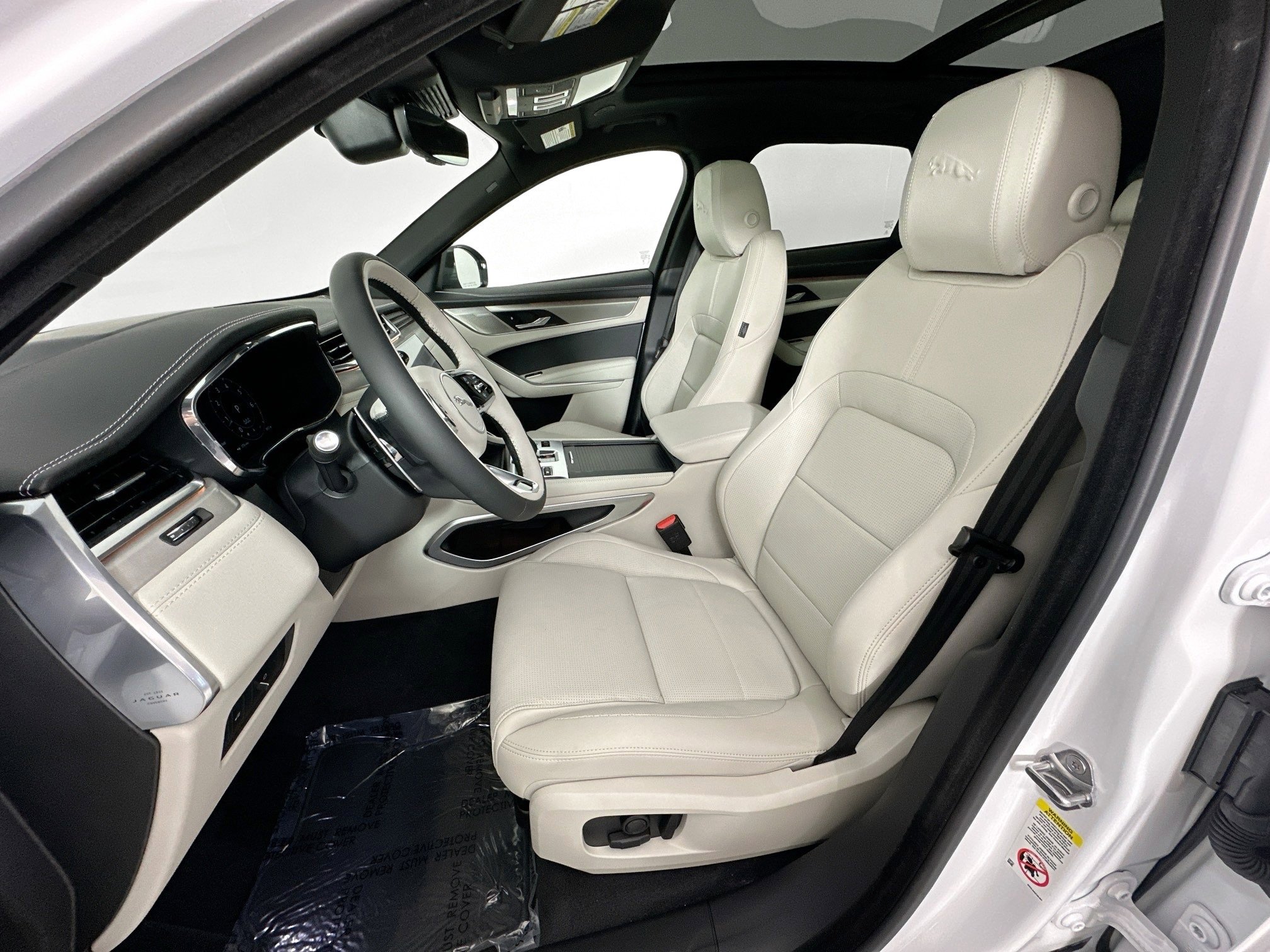 Used 2026 Jaguar F-PACE R-Dynamic S image 19