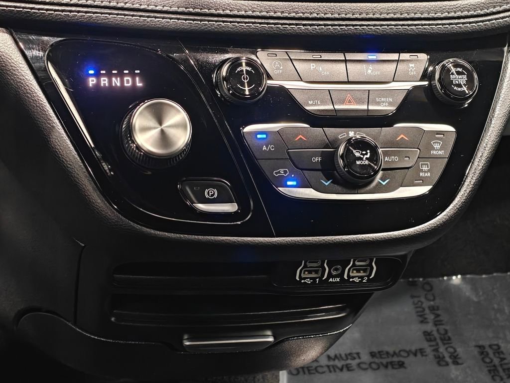 Used 2024 Chrysler Pacifica Touring image 8