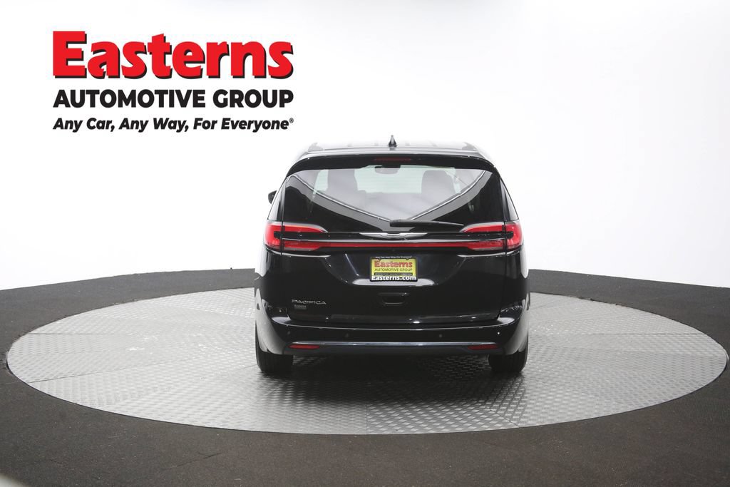 Used 2023 Chrysler Pacifica Touring-L FWD image 39