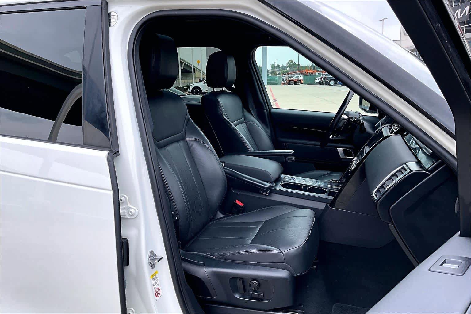 Used 2019 Land Rover Discovery SE AWD/4WD image 9