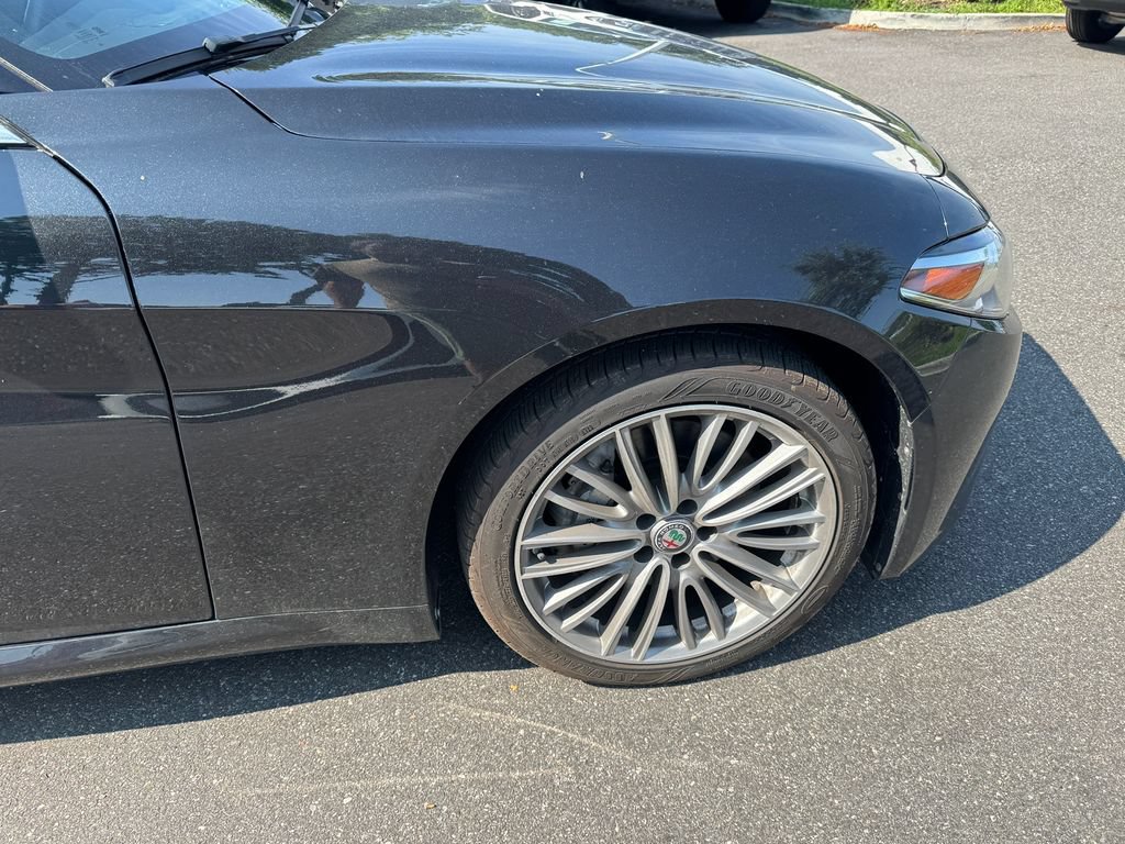 Used 2017 Alfa Romeo Giulia Ti w/ TI Lusso Package AWD/4WD image 8