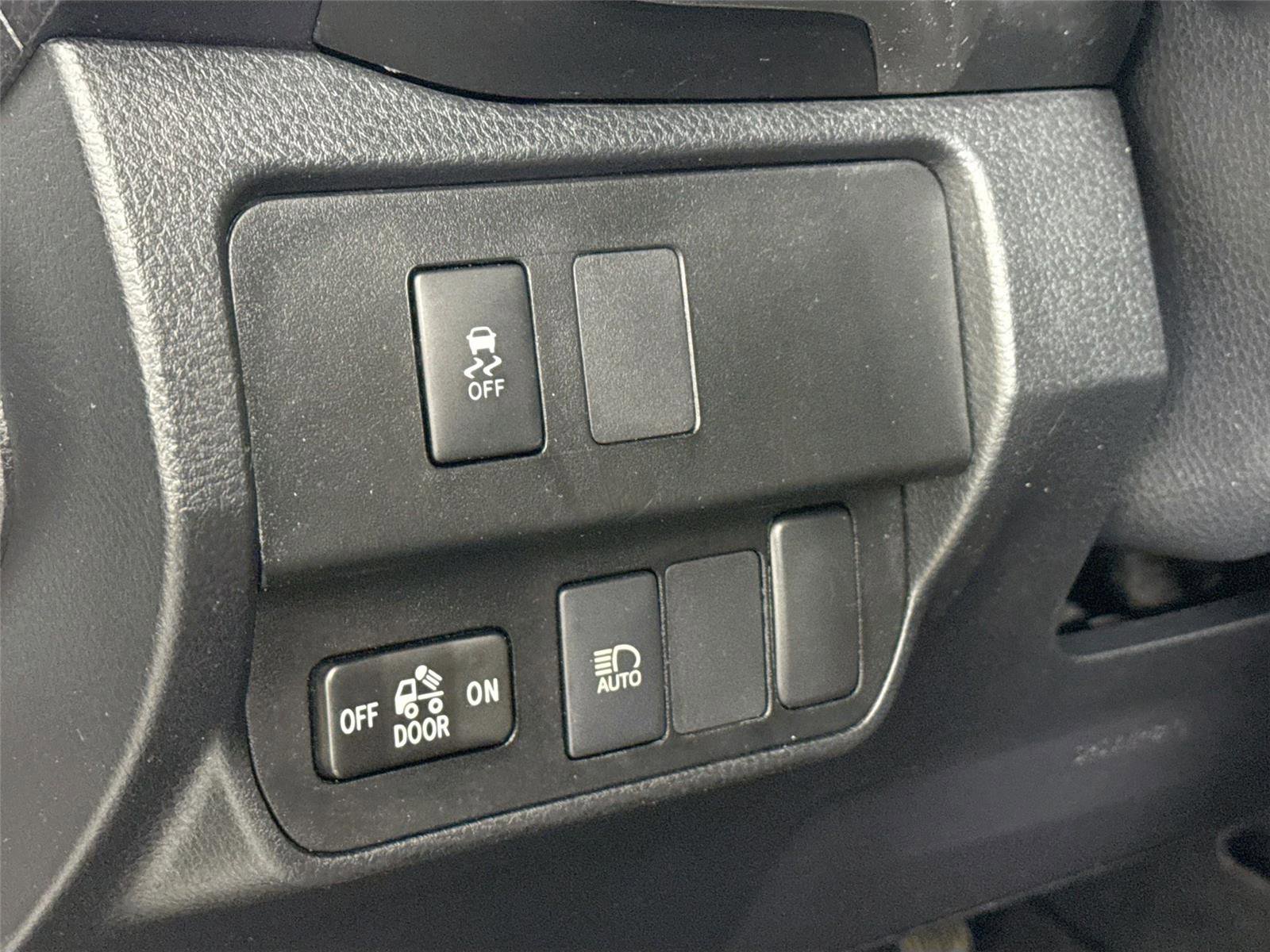 Used 2020 Toyota Tacoma SR5 AWD/4WD image 14