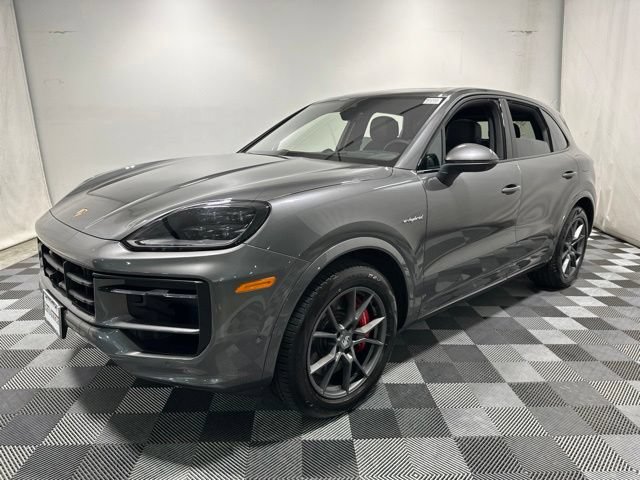 Used 2025 Porsche Cayenne S AWD/4WD image 1