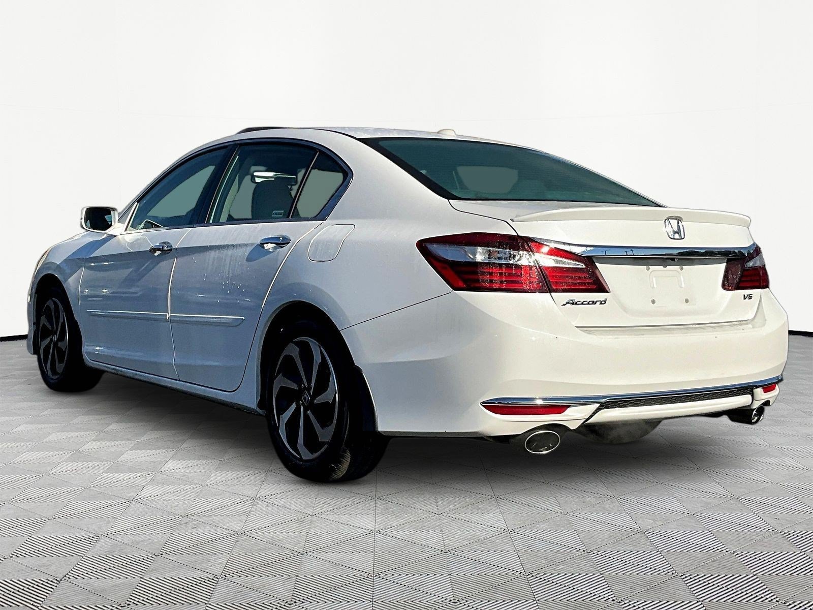 Used 2016 Honda Accord EX-L image 4