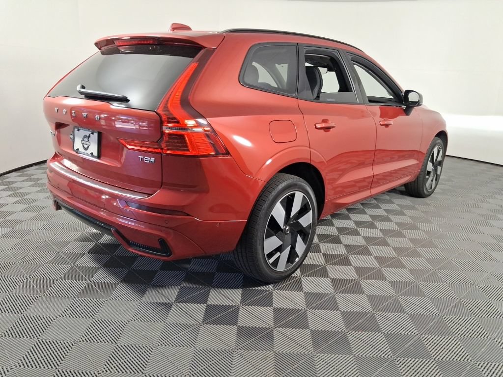 Certified 2025 Volvo XC60 T8 Plus w/ Protection Package Premier AWD/4WD image 11