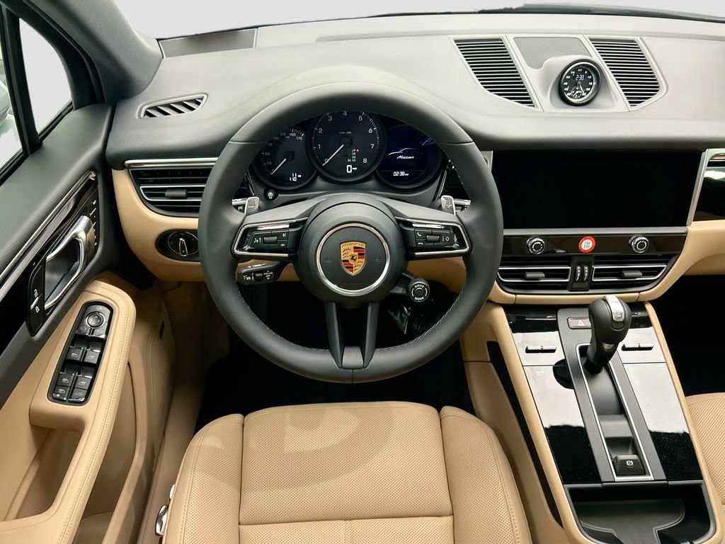 Used 2026 Porsche Macan AWD/4WD image 13