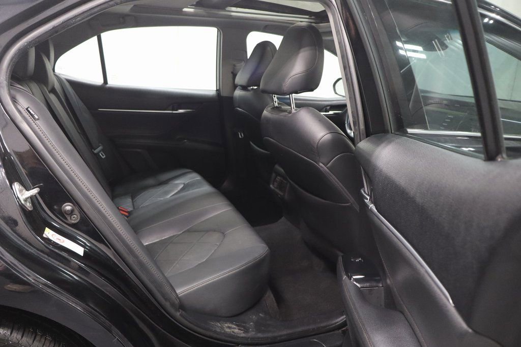 Used 2018 Toyota Camry XLE image 17