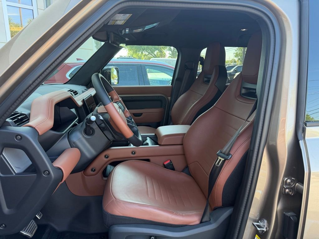 Used 2025 Land Rover Defender 110 image 6