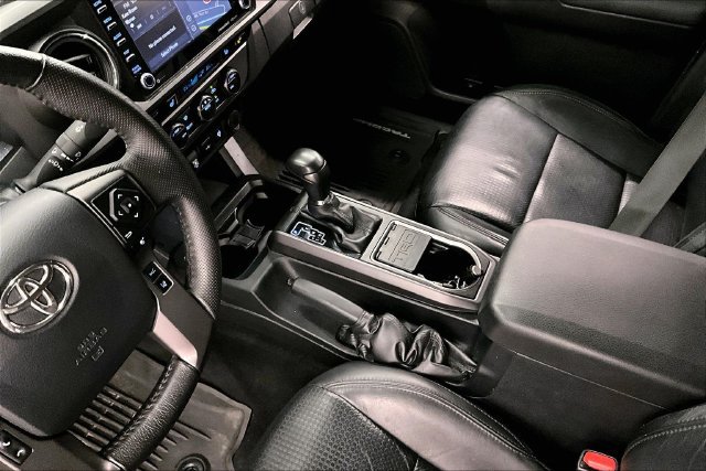 Used 2020 Toyota Tacoma TRD Off-Road AWD/4WD image 17