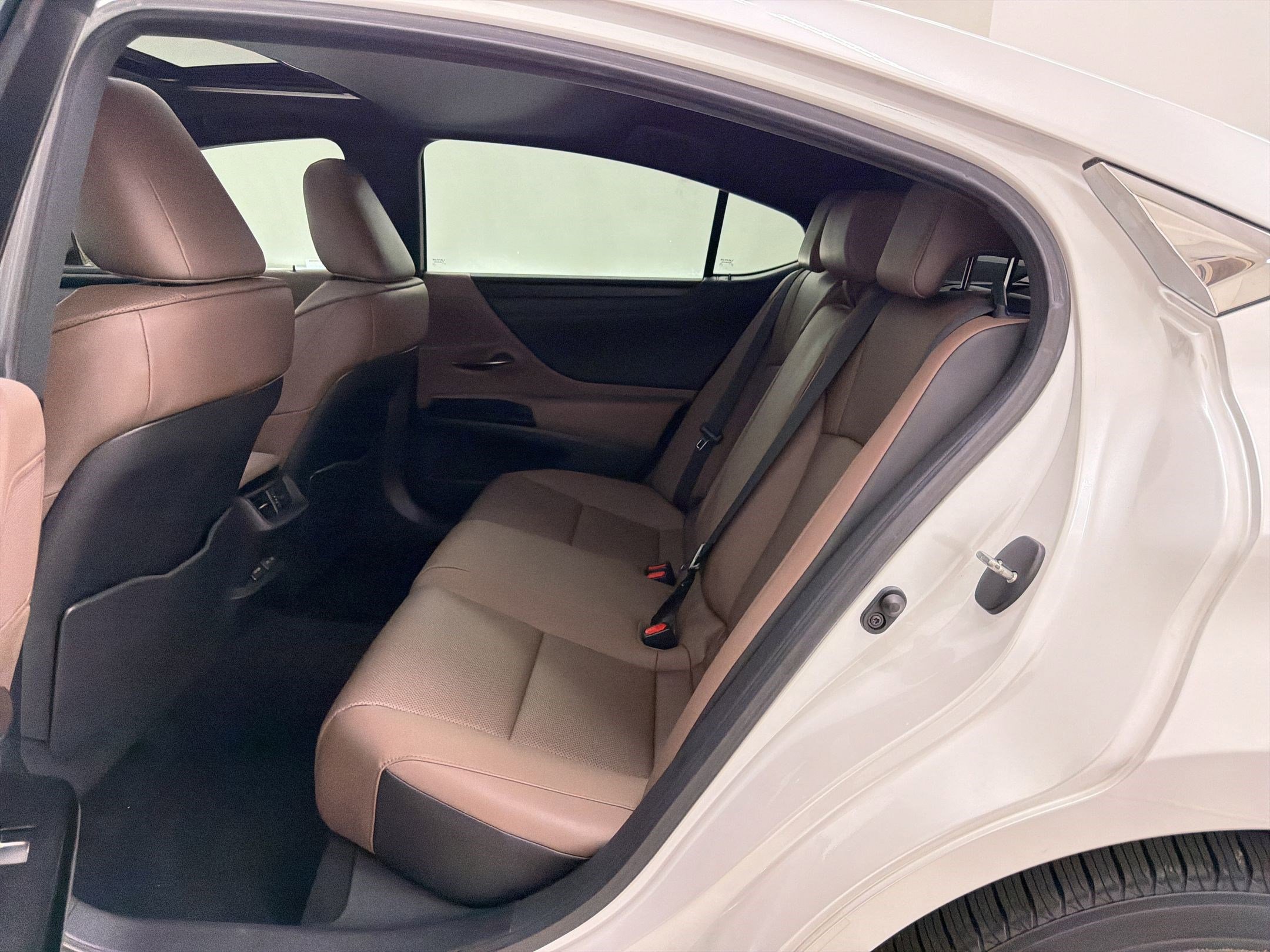 Certified 2025 Lexus ES 350 w/ Premium Package FWD image 15