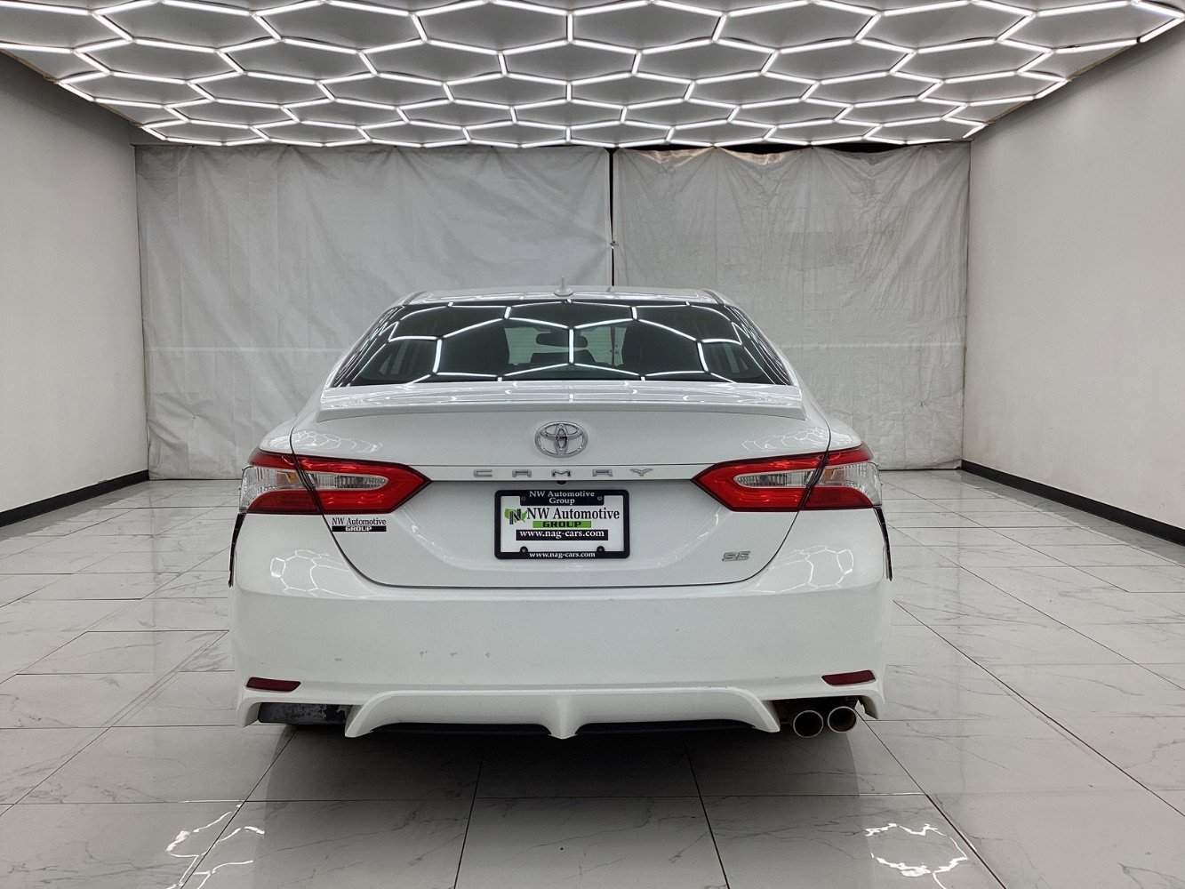 Used 2020 Toyota Camry SE image 10