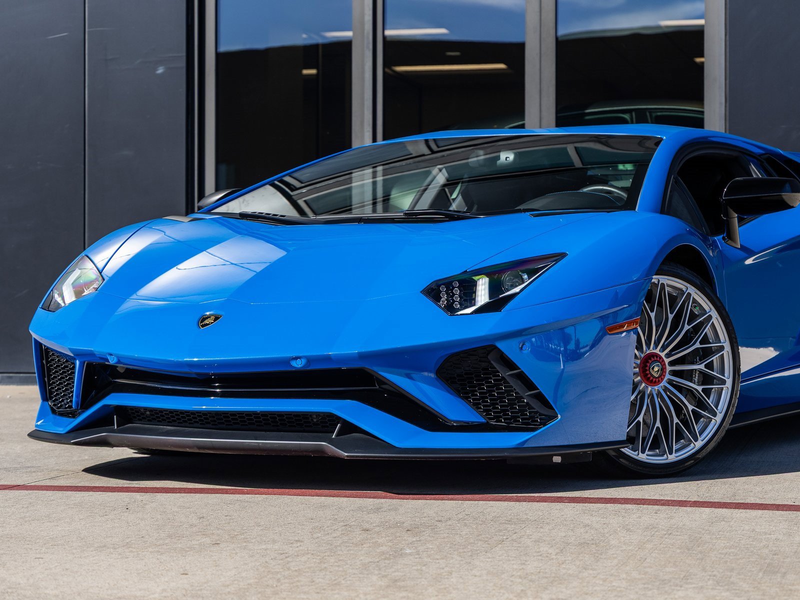 Used 2018 Lamborghini Aventador S image 4