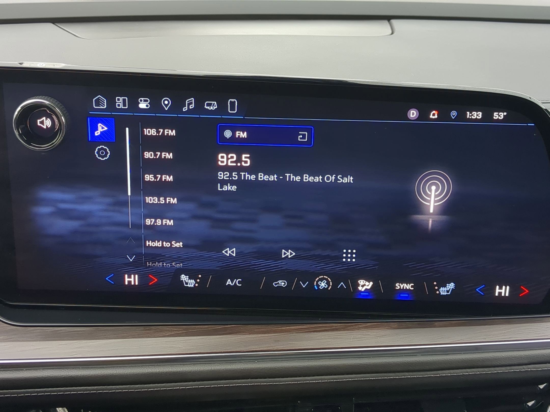 Used 2025 Chevrolet Suburban Z71 image 23