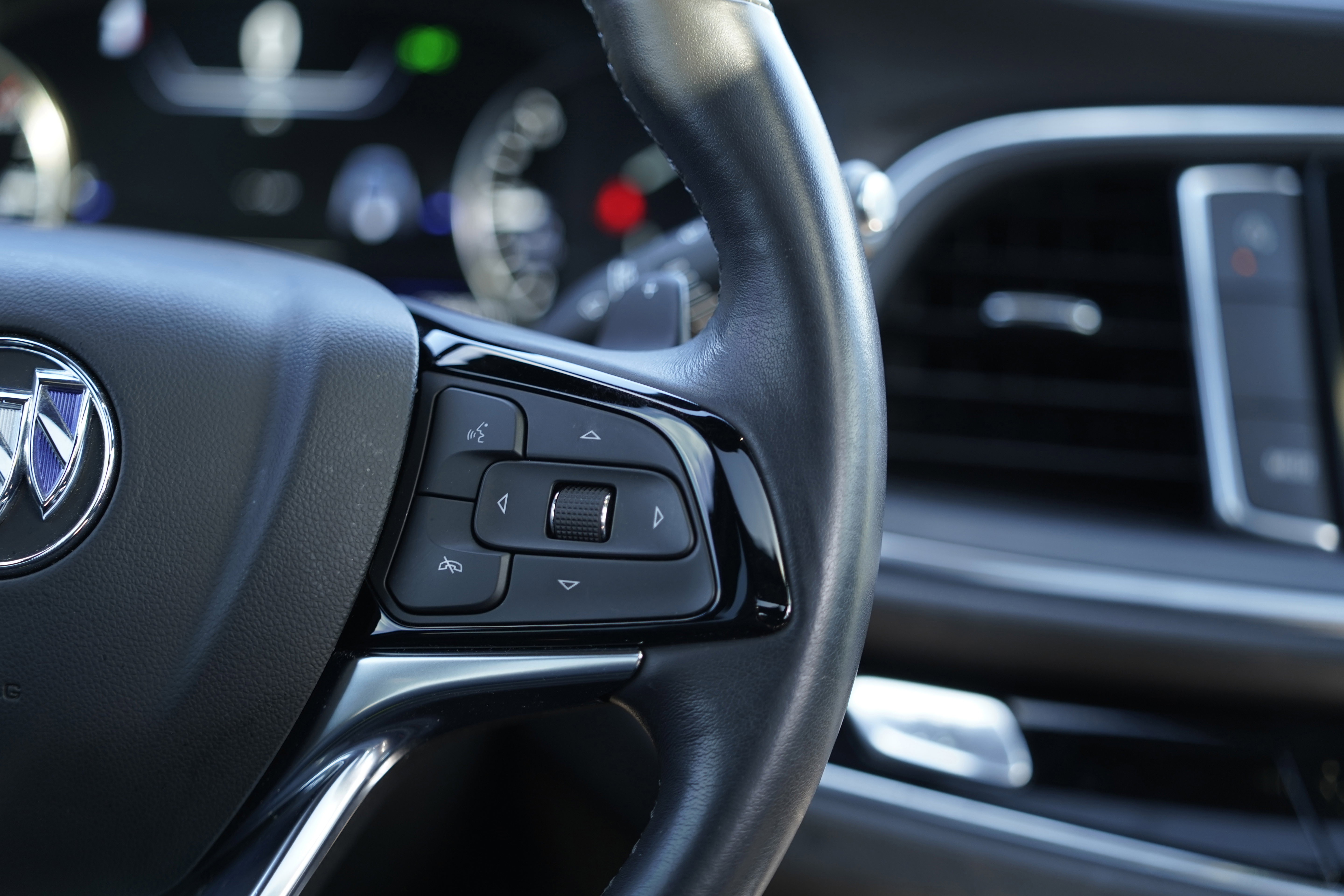 Used 2024 Buick Enclave Avenir w/ Avenir Technology Package image 22